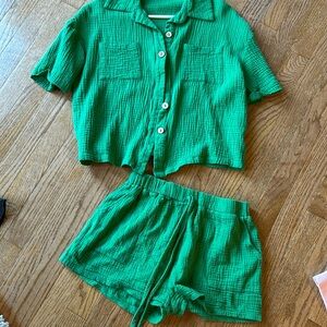 Women’s short set size small